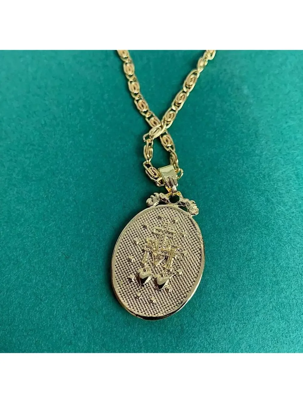 Y2K Style Gold Jesus Circle Pendant Necklace Unisex